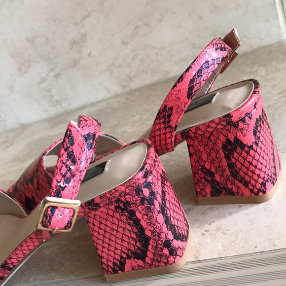 Lost Ink sandals - Picture 10 of 14